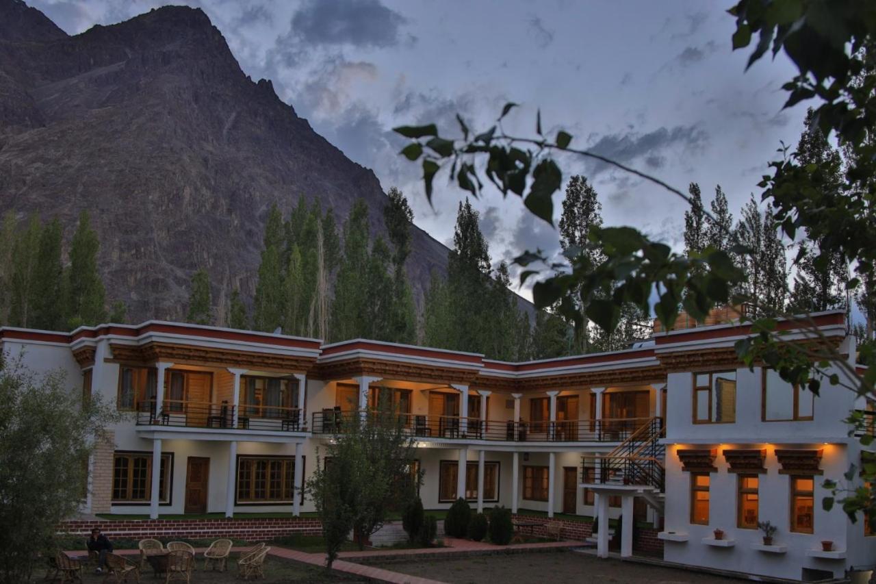 Hotel Nubra Residency Charasa Exterior foto