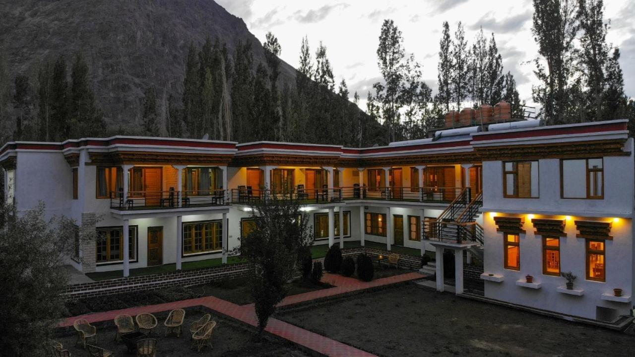 Hotel Nubra Residency Charasa Exterior foto